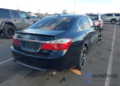 2015 Honda Accord Touring z USA, uszkodzony, nr VIN 1HGCR3F91FA005237